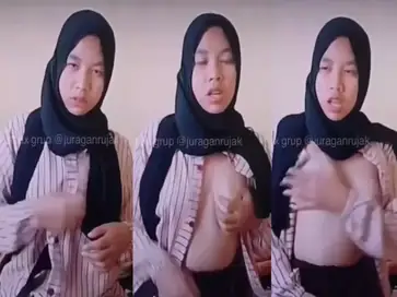 Cewek Hijab Sange Berat Colmek Pakai Jari poster